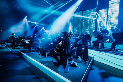Concert finale with full orchestra